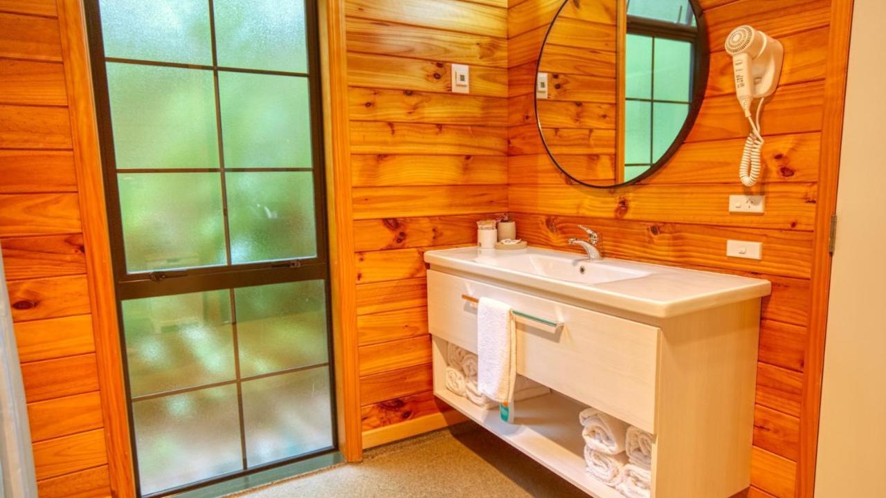 Paparoa Beach Hideaway With Hot Tub Barrytown Экстерьер фото
