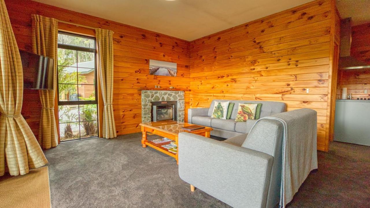 Paparoa Beach Hideaway With Hot Tub Barrytown Экстерьер фото