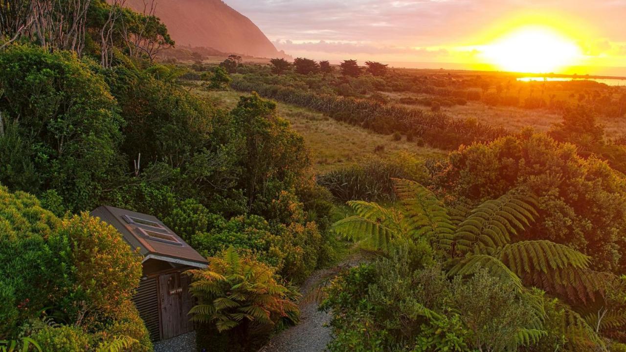 Paparoa Beach Hideaway With Hot Tub Barrytown Экстерьер фото