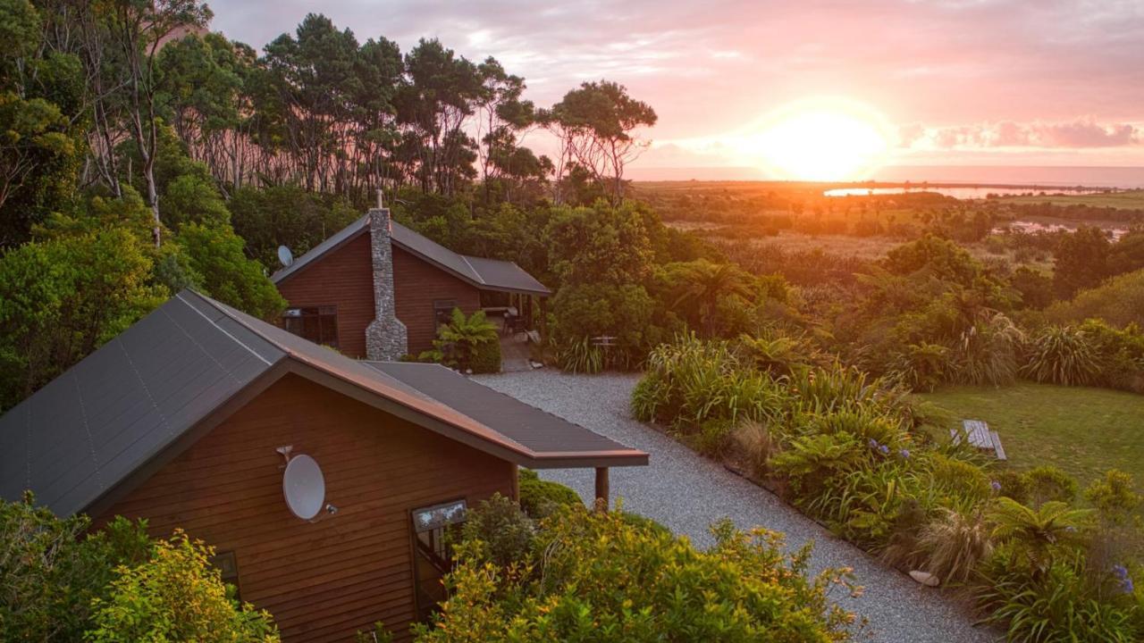 Paparoa Beach Hideaway With Hot Tub Barrytown Экстерьер фото