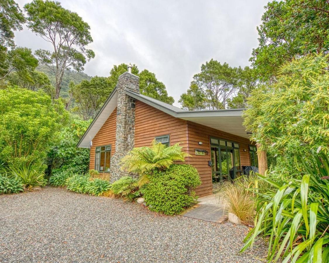 Paparoa Beach Hideaway With Hot Tub Barrytown Экстерьер фото