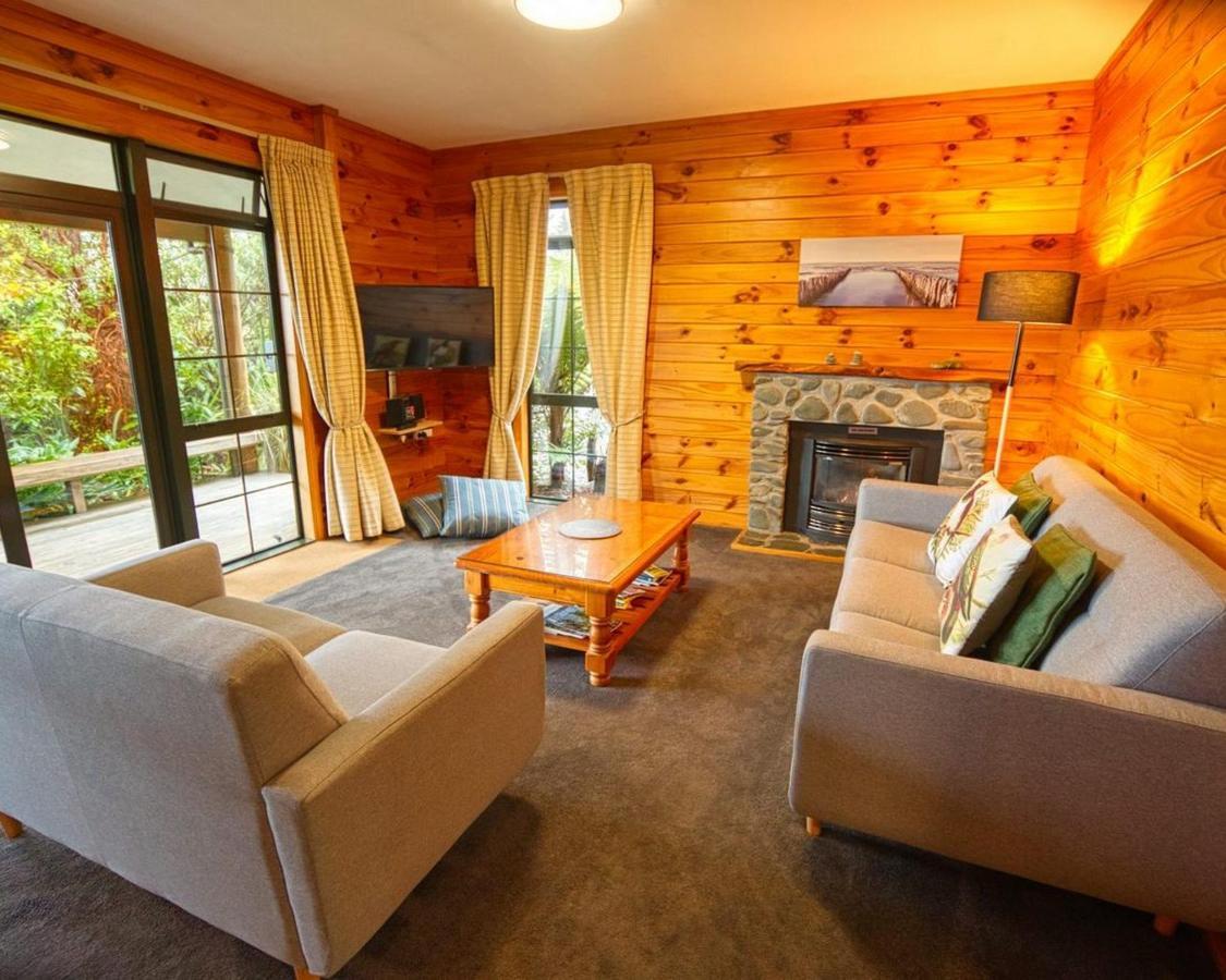 Paparoa Beach Hideaway With Hot Tub Barrytown Экстерьер фото