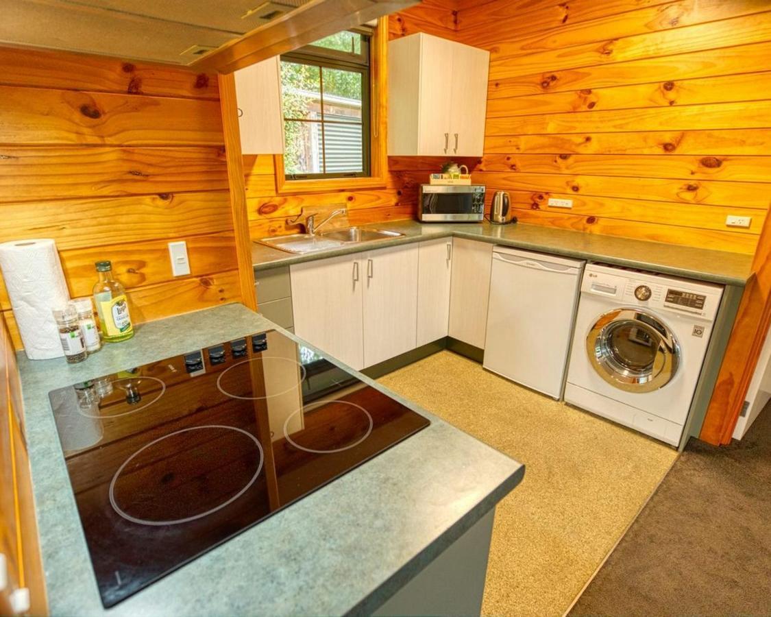 Paparoa Beach Hideaway With Hot Tub Barrytown Экстерьер фото