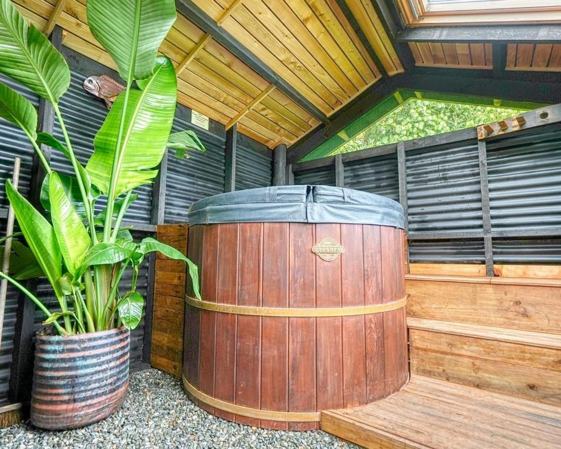 Paparoa Beach Hideaway With Hot Tub Barrytown Экстерьер фото