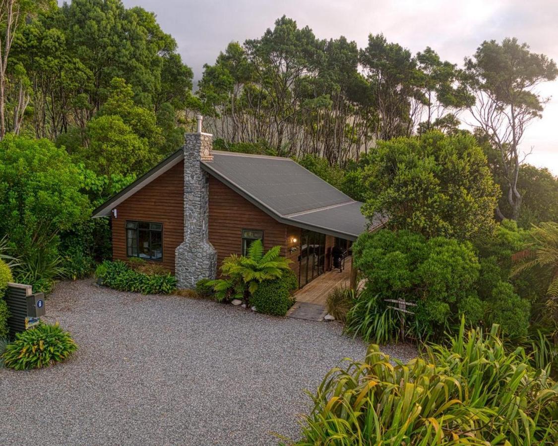 Paparoa Beach Hideaway With Hot Tub Barrytown Экстерьер фото